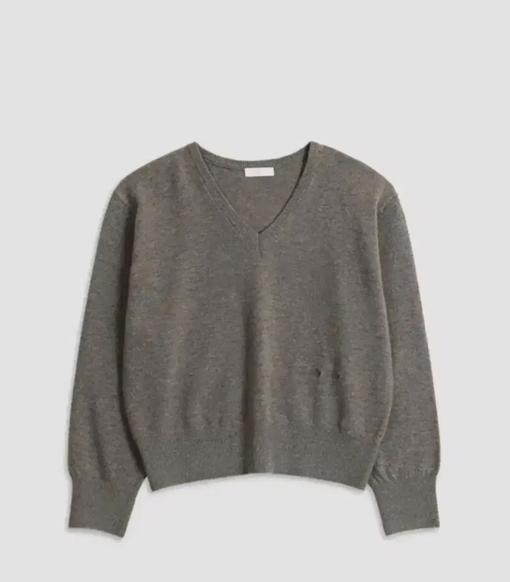 グレーウール100 Vネックニット