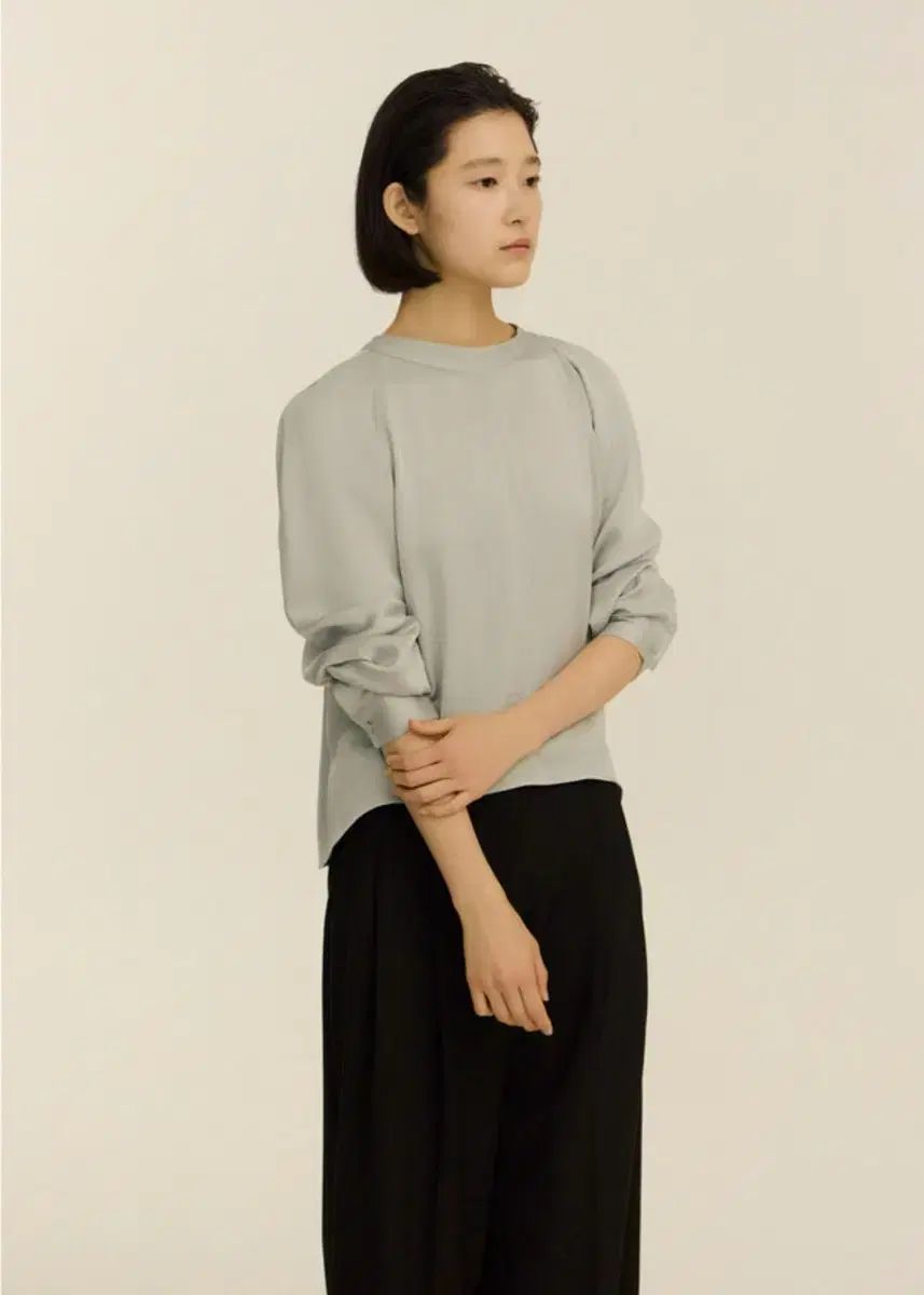 グロッシー カーブ ブラウス スカイ