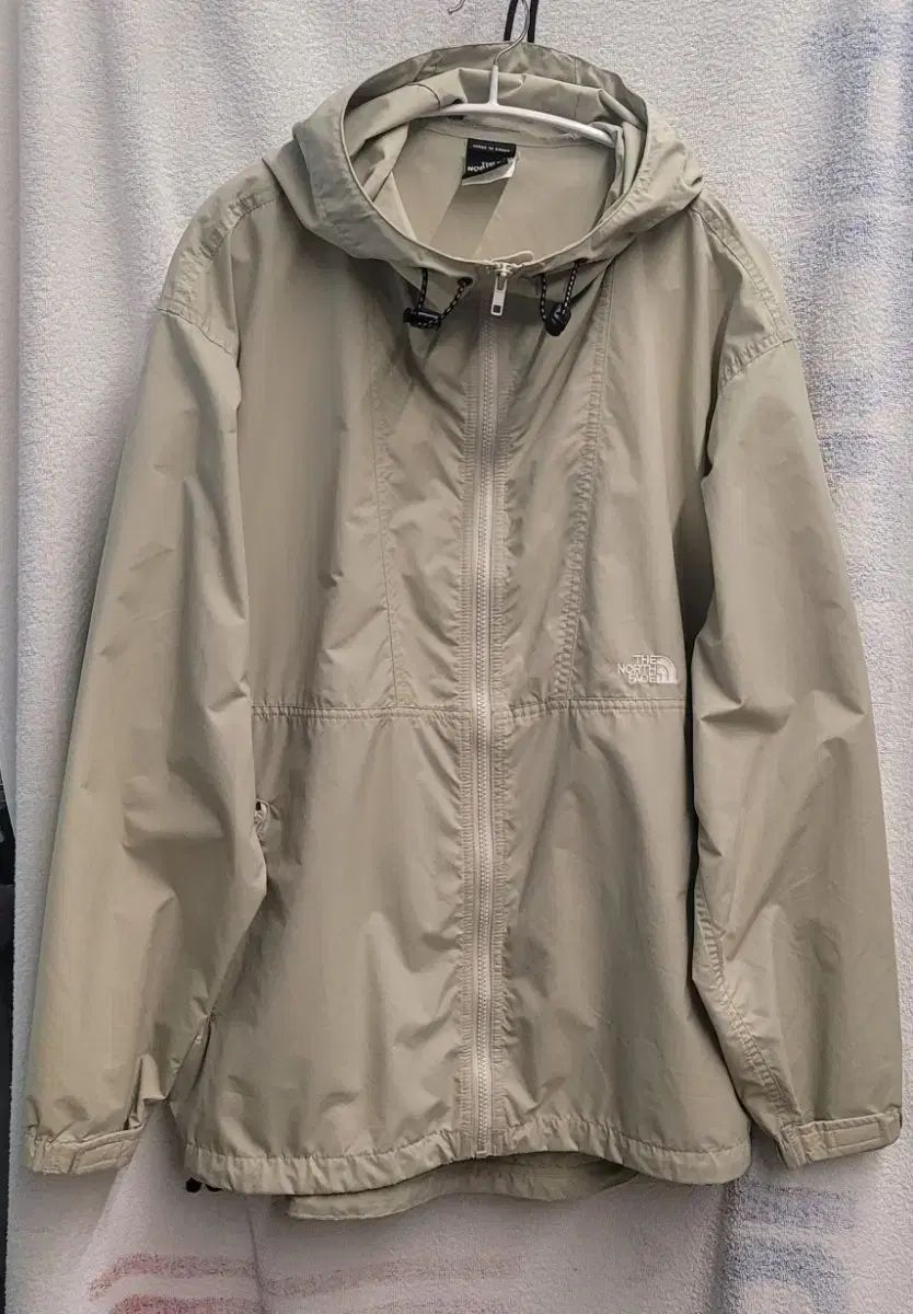 THE NORTH FACE ザノースフェイス ベージュ色 フード ウィンドブレーカー