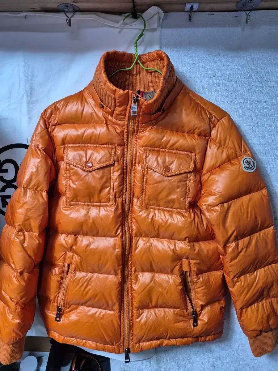 モンクレール オレンジ