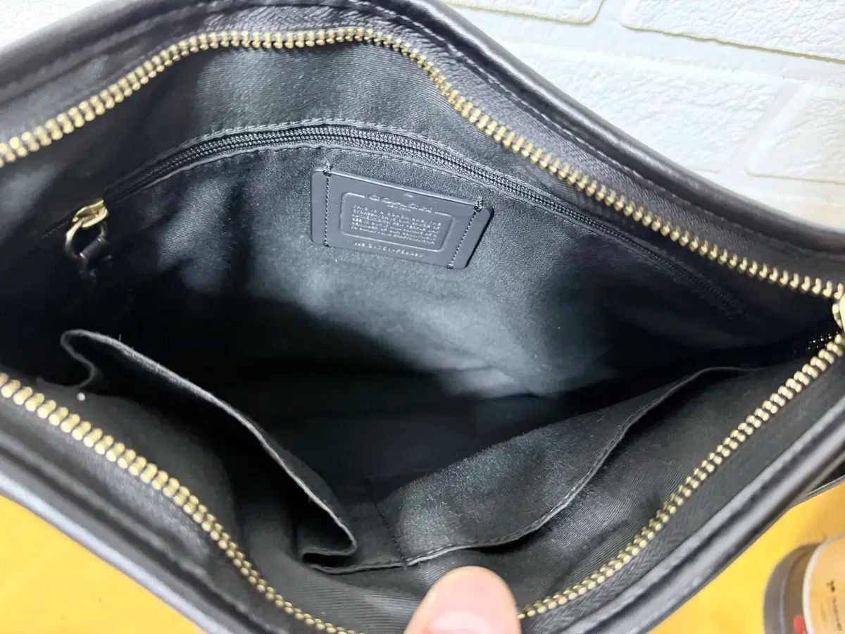 クロスショルダーバッグ