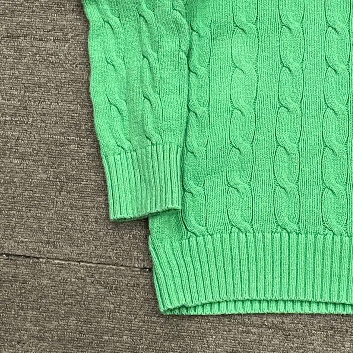 ケーブルニット