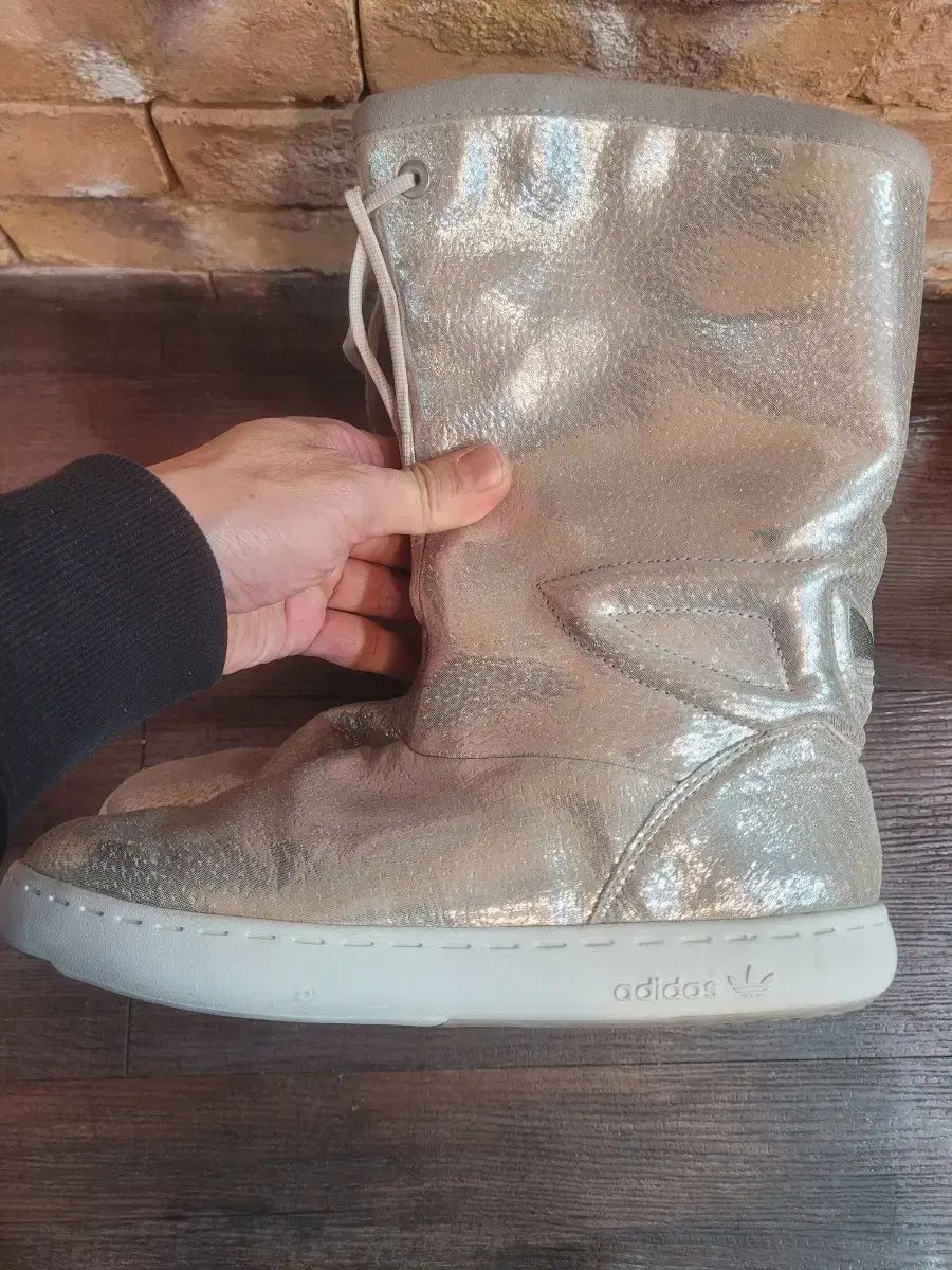  アディダス シルバー ブーツ 240 mm その他 ブーツ