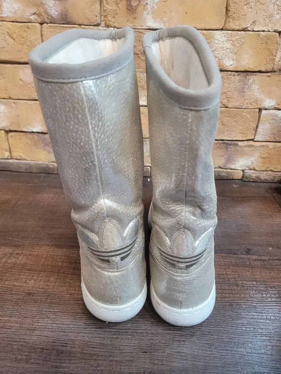 アディダス シルバー ブーツ 240 mm