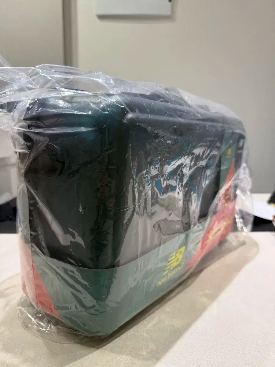 SAMSONITE X ニューバランス クロスボディーバッグ