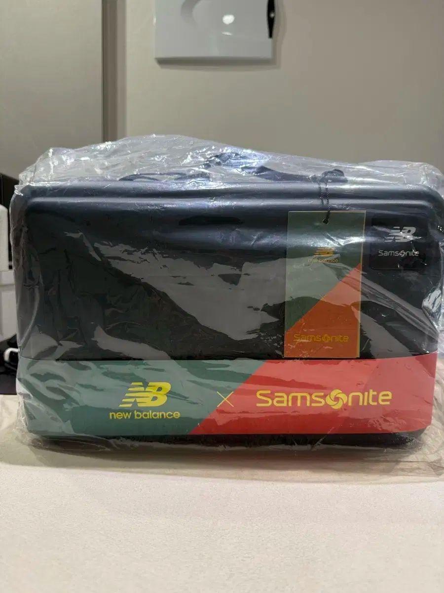SAMSONITE X ニューバランス クロスボディーバッグ