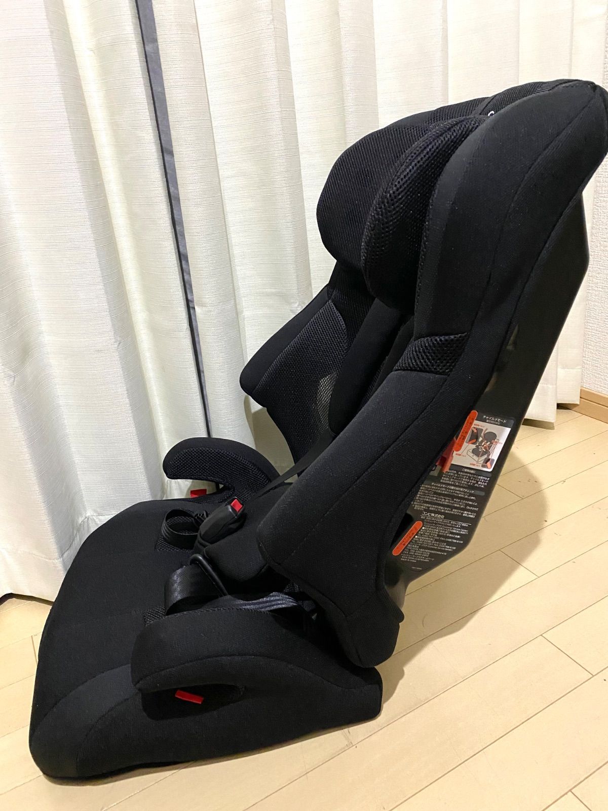 美品✨COMBI コンビ ジョイトリップ エアスルー GG 16011 送料無料 コンビ ジョイトリップ エアスルー GG チャイルドシート ブラック