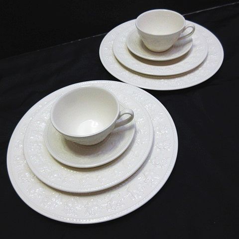 WEDGWOOD ウェッジウッド FESTIVITY IVORY フェスティビティ アイボリー 6点セット カップ&ソーサー ディナープレート 27cm 20.8cm 洋食器 E382Z