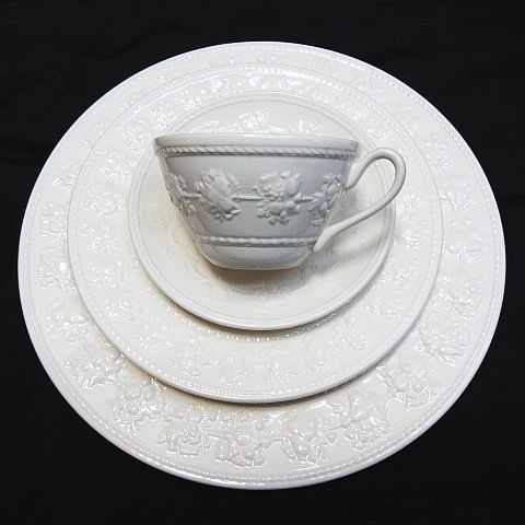WEDGWOOD ウェッジウッド FESTIVITY IVORY フェスティビティ アイボリー 6点セット カップ&ソーサー ディナープレート 27cm 20.8cm 洋食器 E382Z