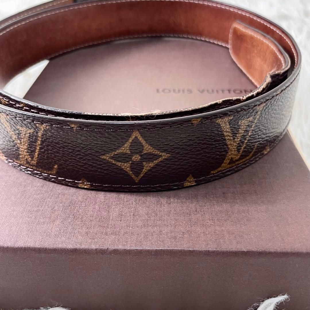 モノグラム シルバーバックル