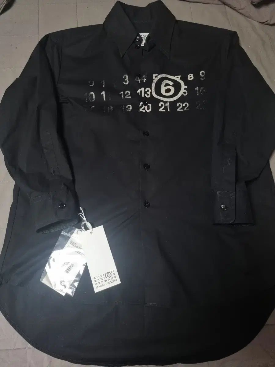 MM6 Maison Margiela エムエムシックス メゾン マルジェラ ナンバー ロゴ シャツ ブラック 38