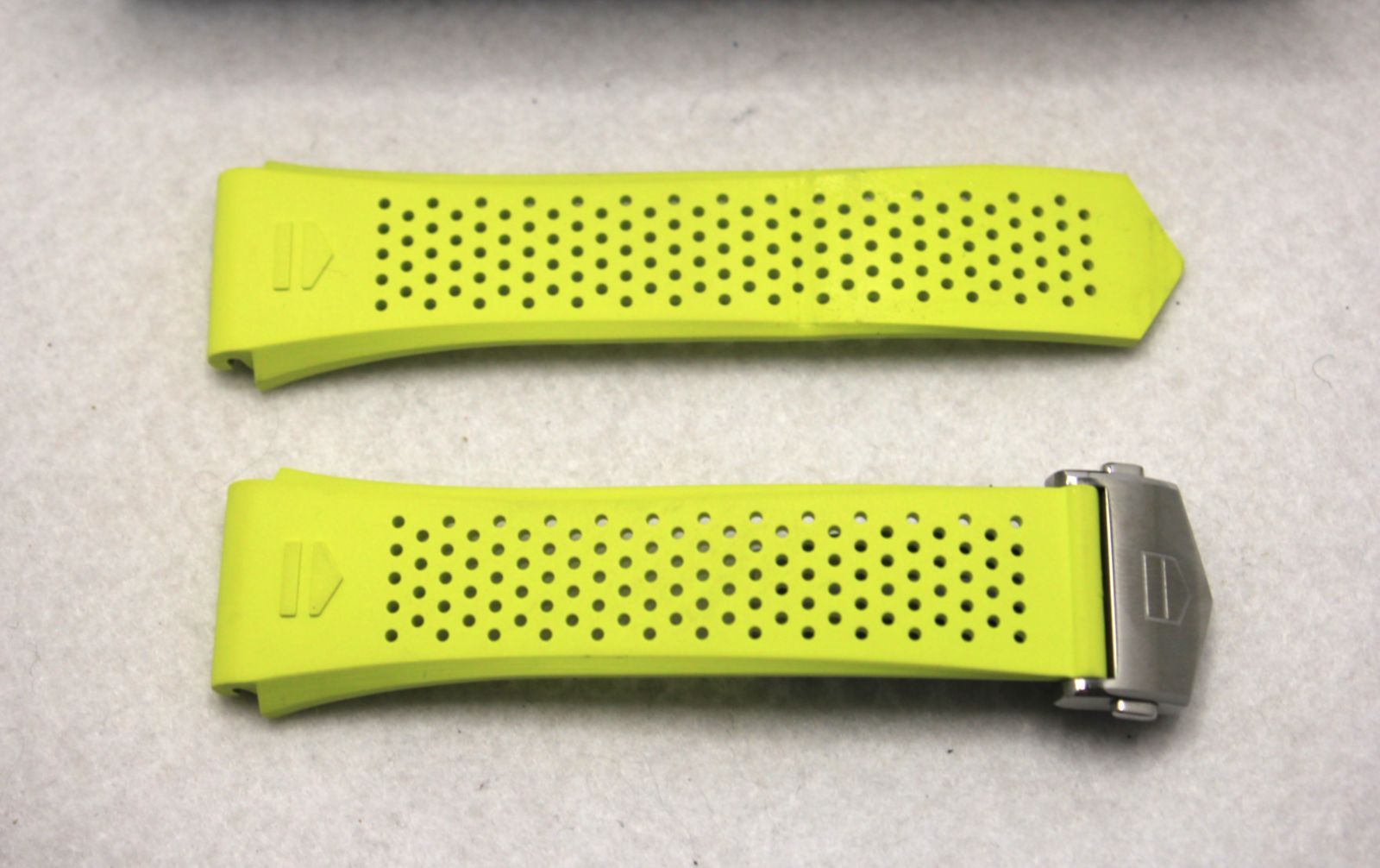 タグホイヤー コネクテッド E4 ラバーベルト