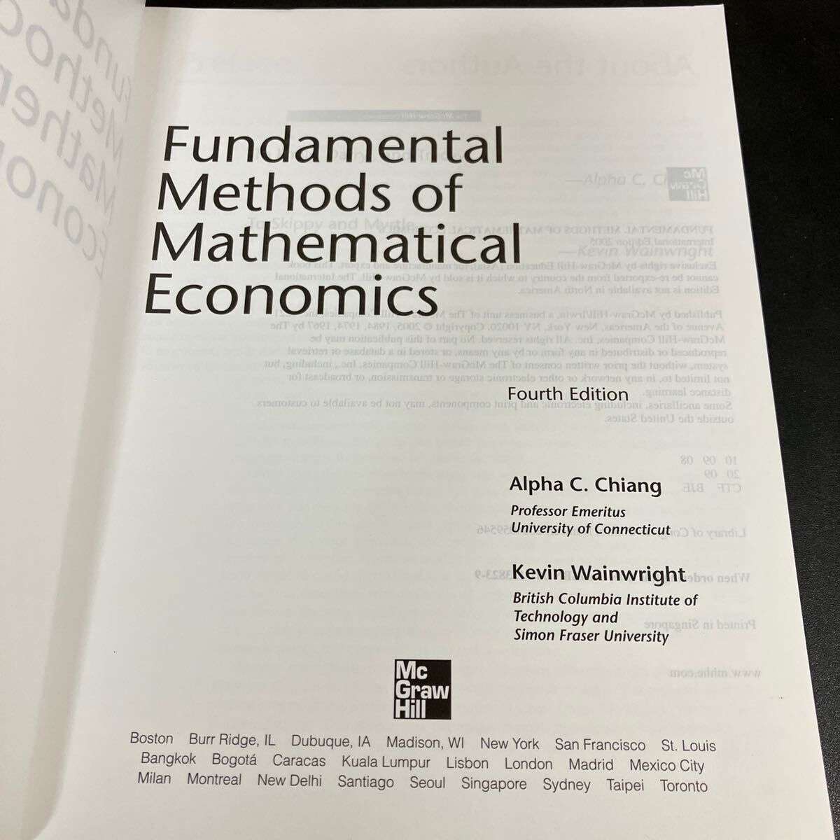 Fundamental Methods of Mathematical Economics 4 th Edition by Kevin Wainwright and Alpha C. Chiang 洋書