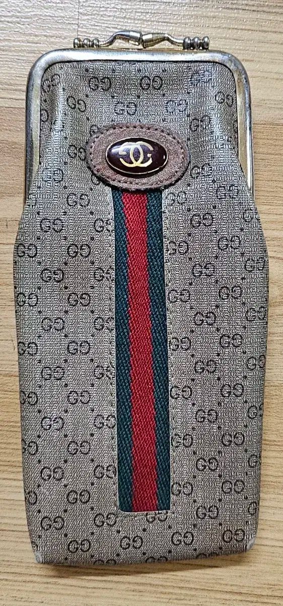 グッチ GG ロゴ 3本線 スナップボタン ポーチ