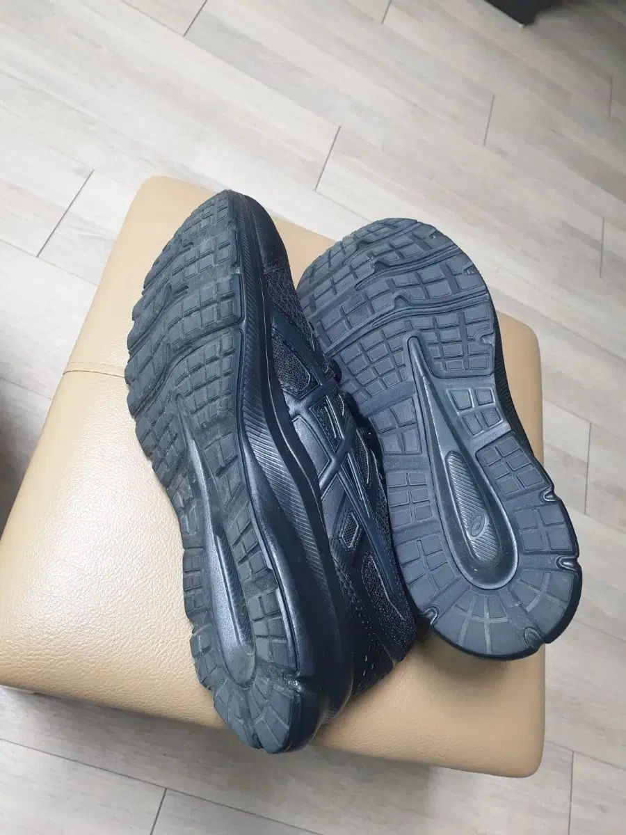 アシックス ブラック