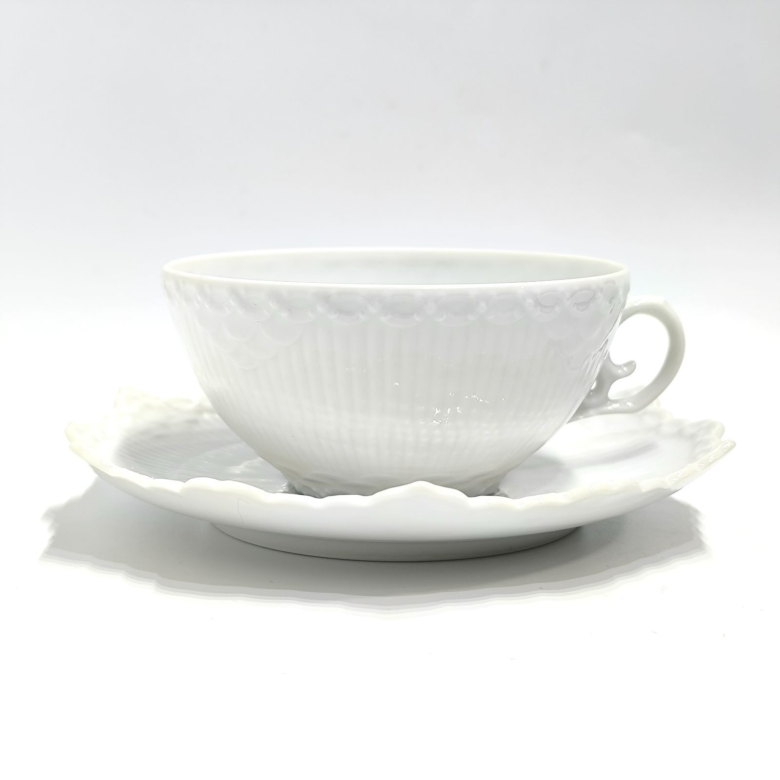 ⑤ ロイヤルコペンハーゲン ホワイトフルーテッド フルレース ティーカップ ソーサー ROYAL COPENHAGEN デンマーク製