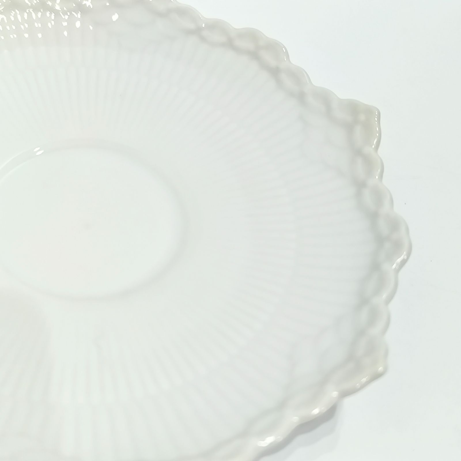 ホワイトフルーテッド