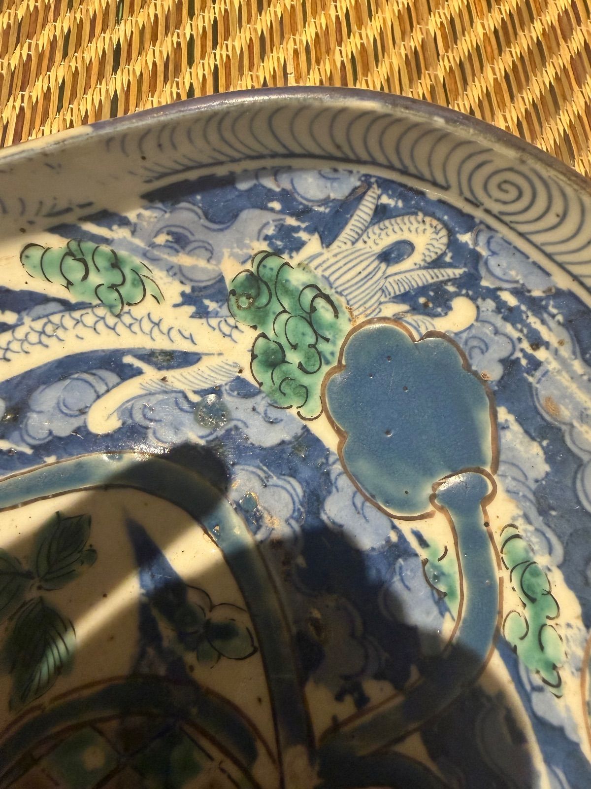 江戸時代後期 古伊万里染錦軍配形雲竜図皿