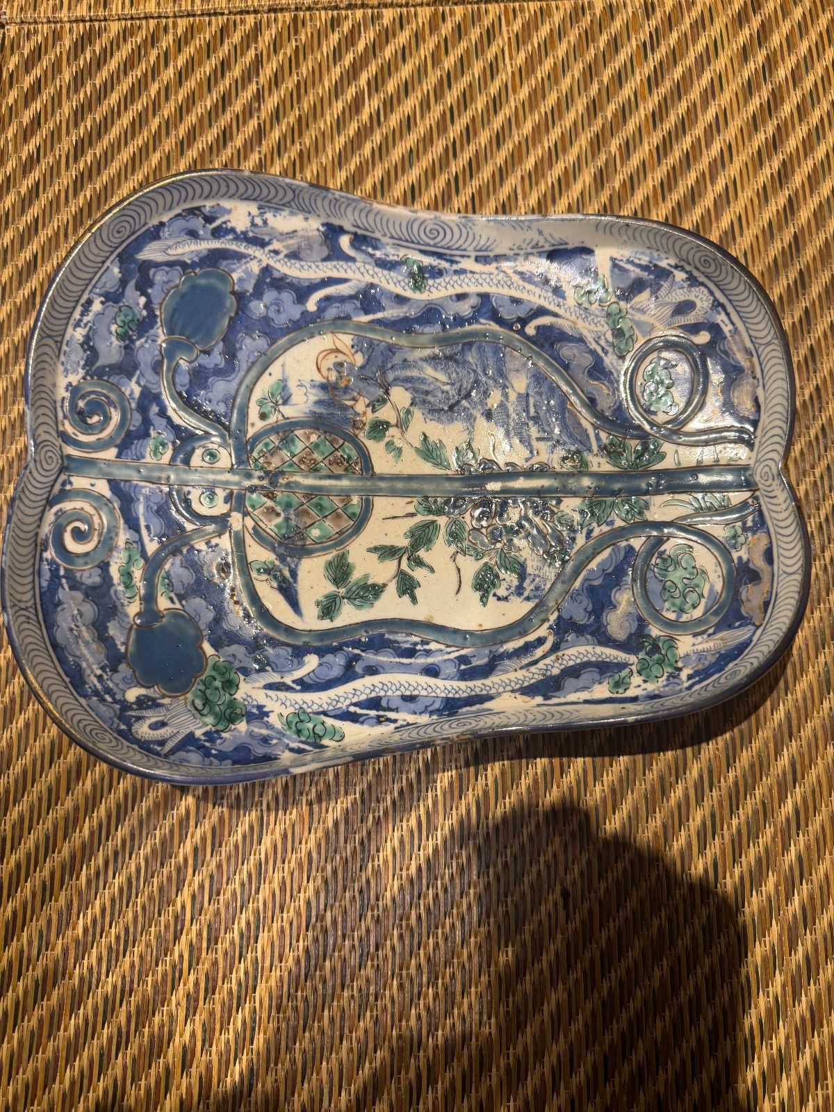 古伊万里染錦軍配形雲竜図皿