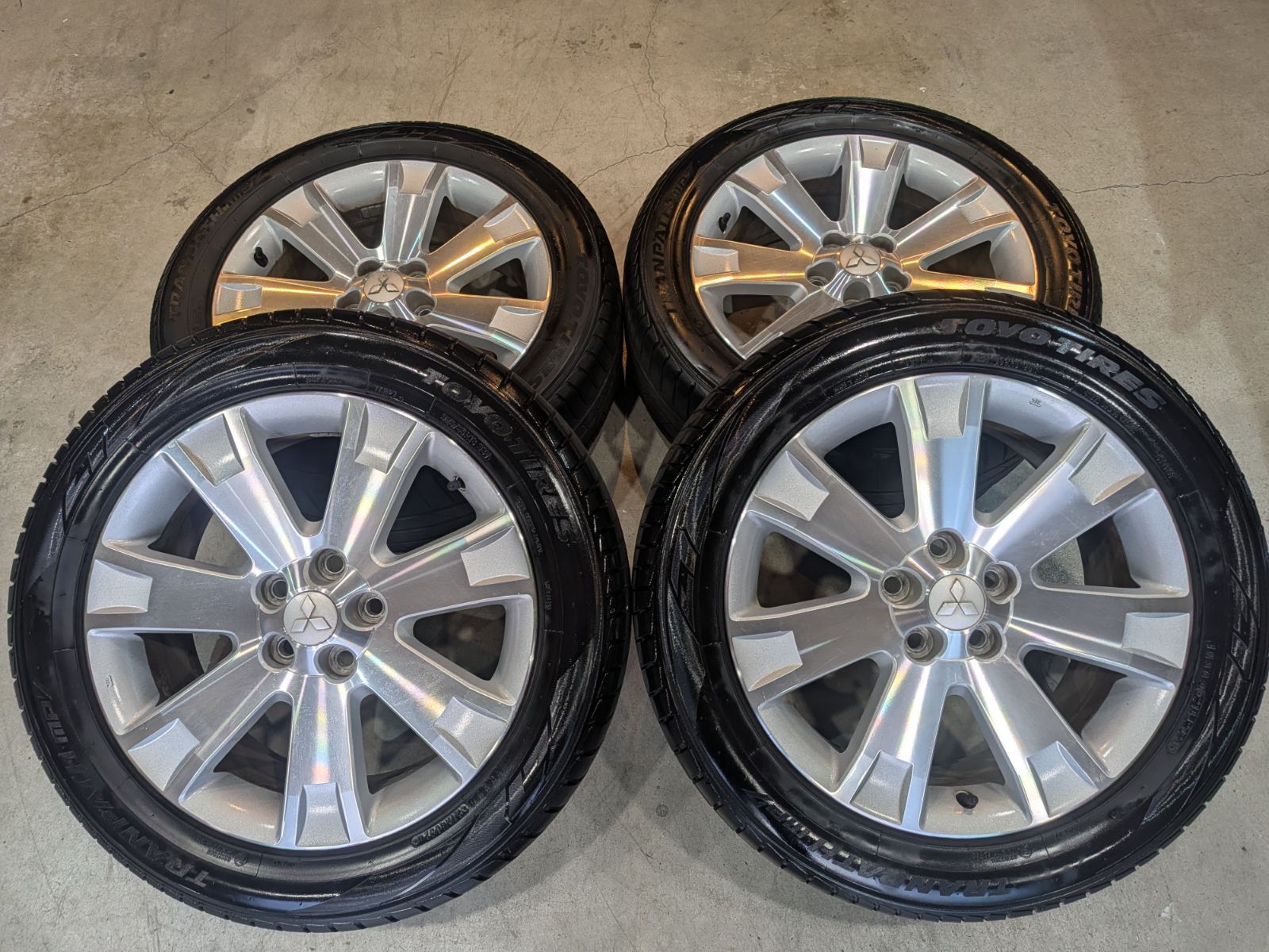 ⑮ デリカ 18インチアルミホイール