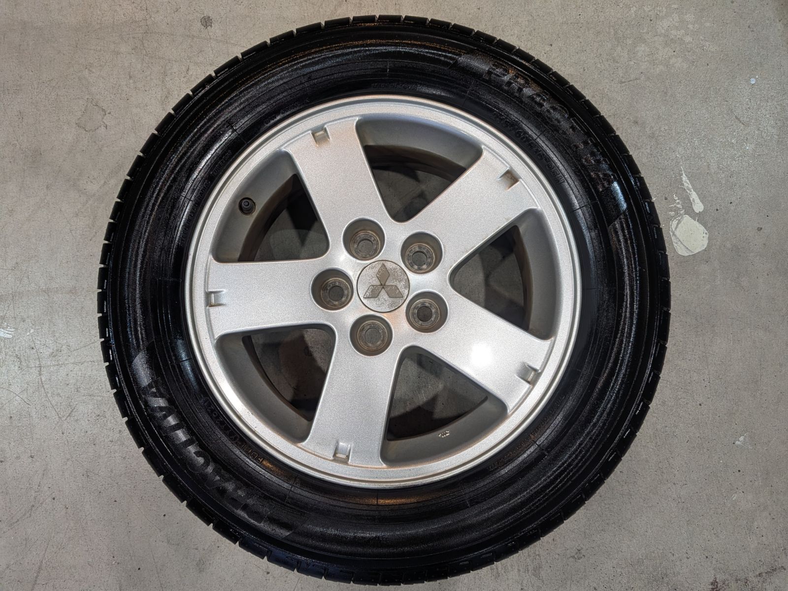 デリカ 16インチアルミホイール