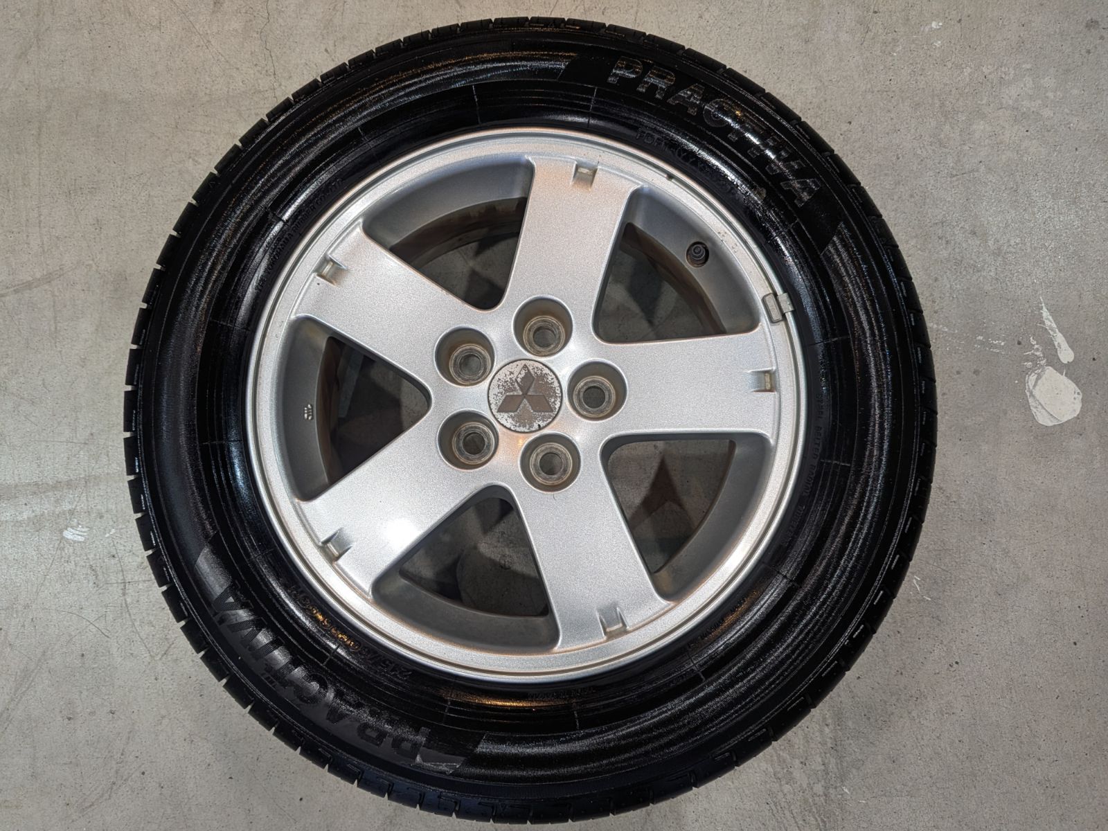 16インチアルミホイール