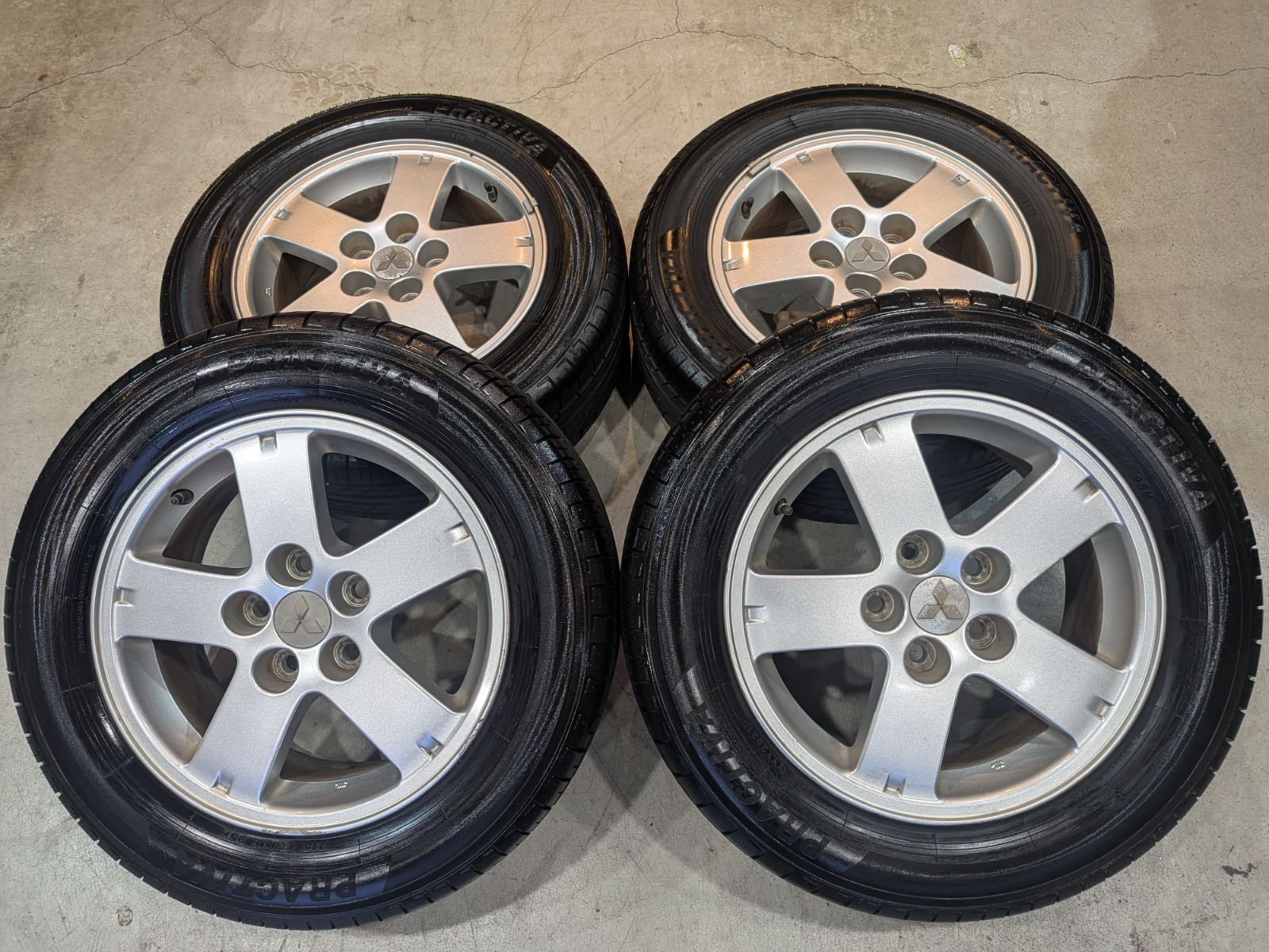 ⑯ デリカ 16インチアルミホイール