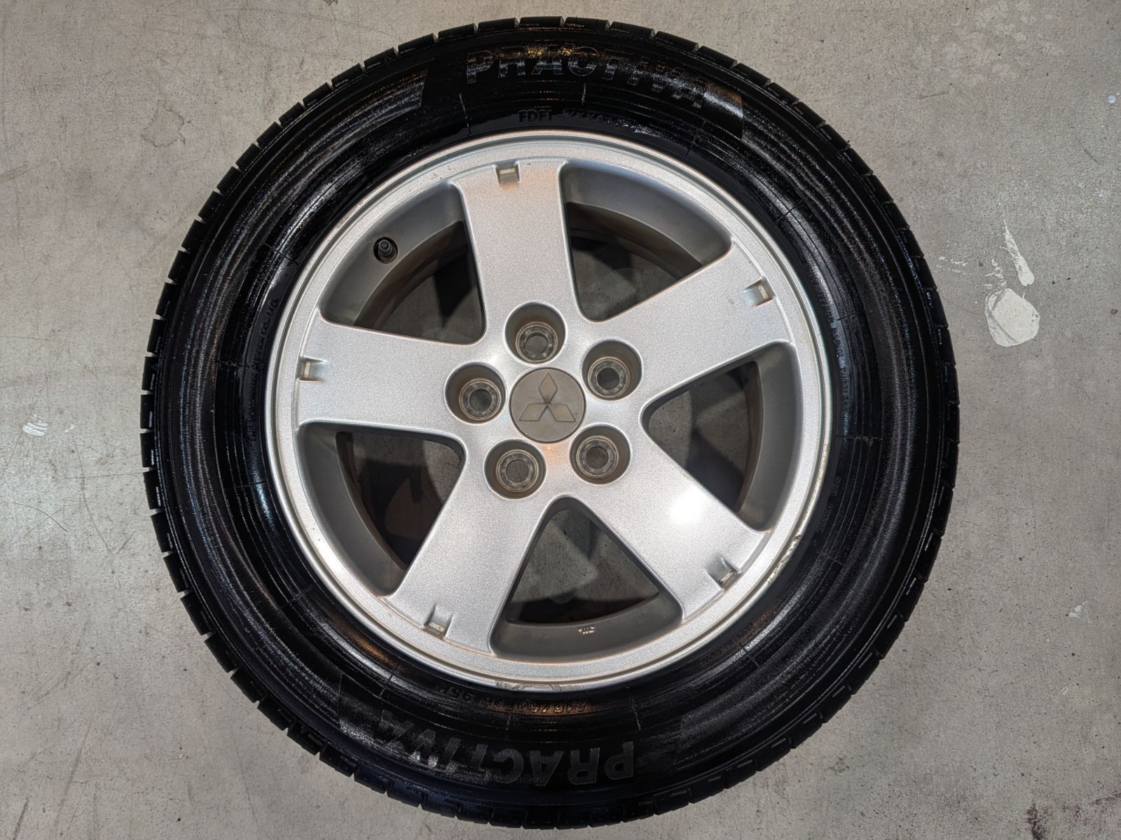 16インチアルミホイール