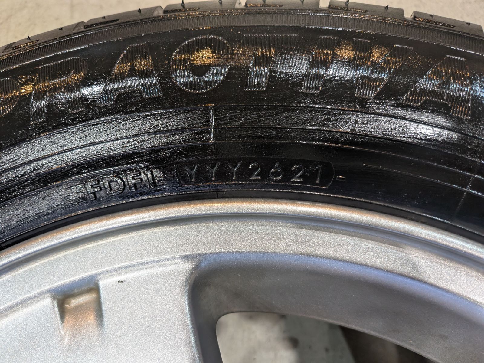 16インチアルミホイール