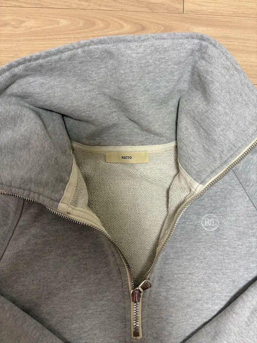 レクトハーフジップ