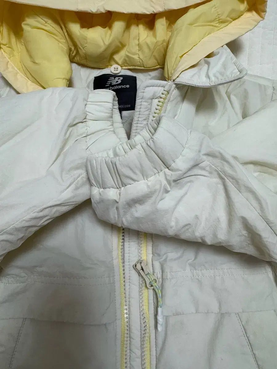 アイボリー イエロー