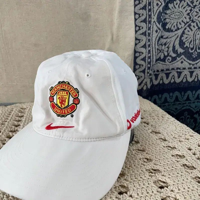 ナイキ マンチェスター ユナイテッドFC より携帯 白 ドライフィット ベースボールキャップ 帽子