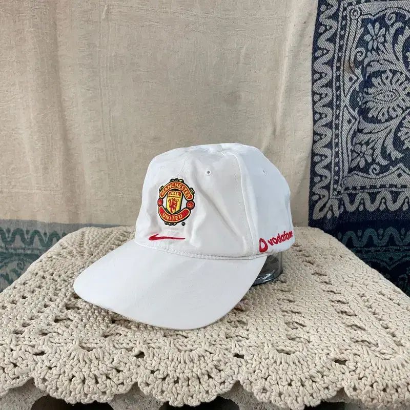 ナイキ マンチェスター ユナイテッドFC より携帯 白 ドライフィット ベースボールキャップ 帽子