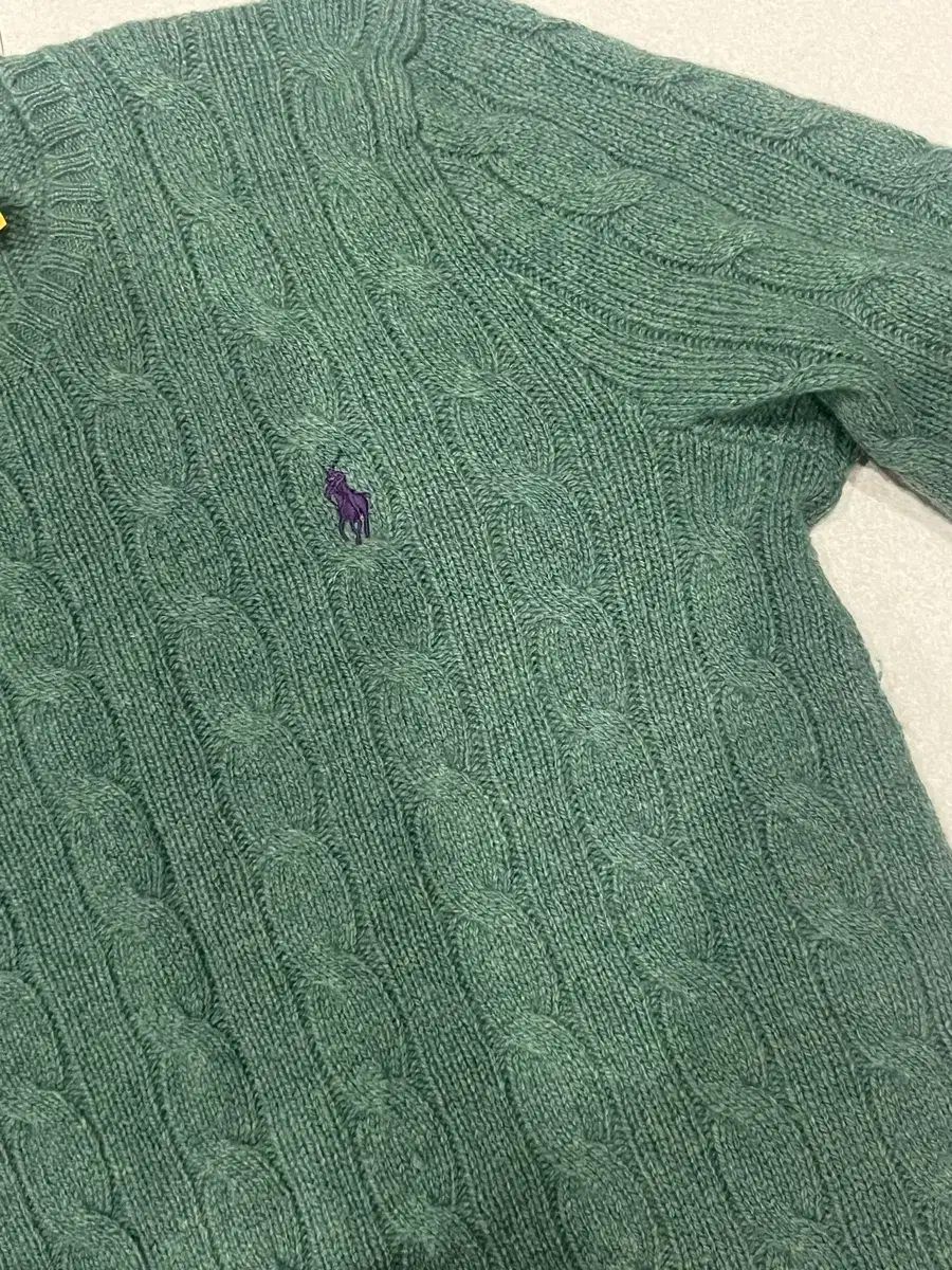 ケーブルニット