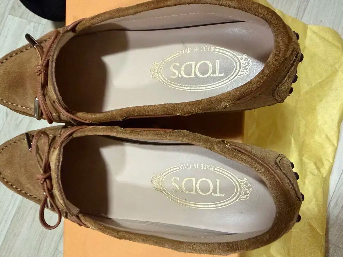 シューズ キャメル