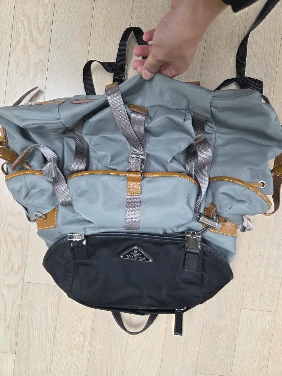 PRADA プラダ バックパック グレー + ブラック ポケット