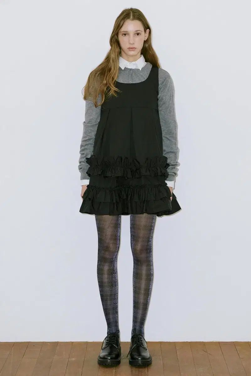 シヌーン Frill Sleeveless Dress Black フリルワンピース