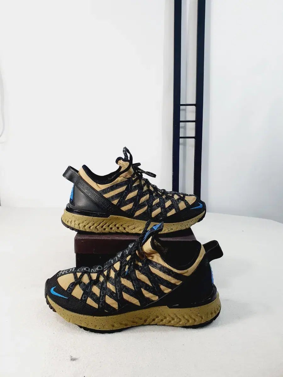 ナイキ ACG リアクト テラ ゴビ ベージュ ブラック 270