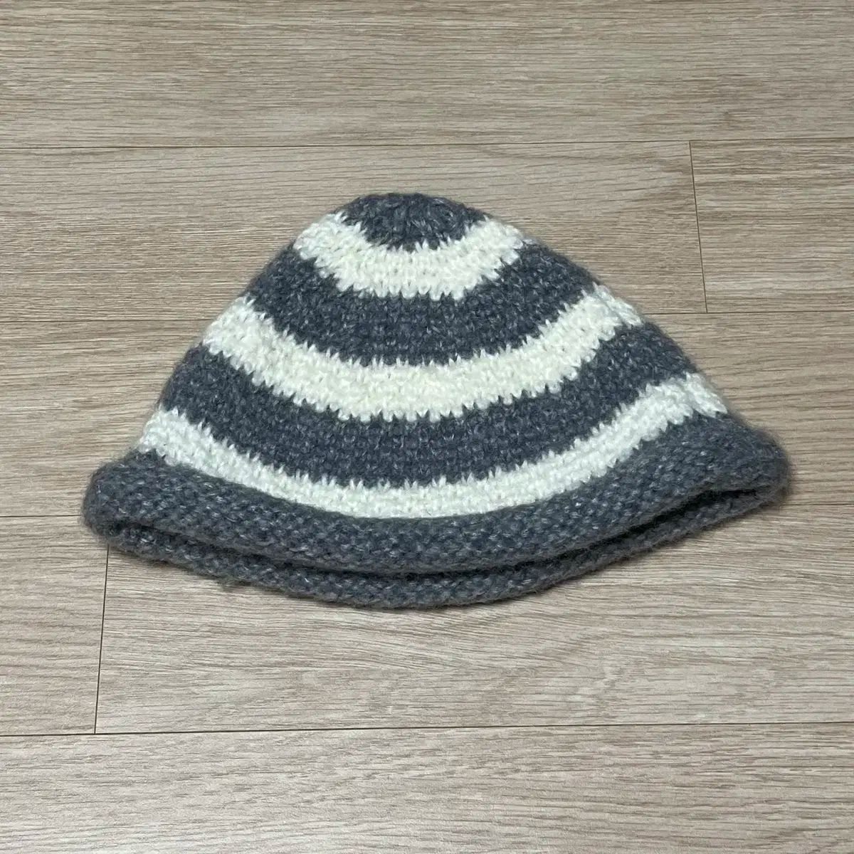  新品) ストライプ ニットハット ニット帽・ビーニー