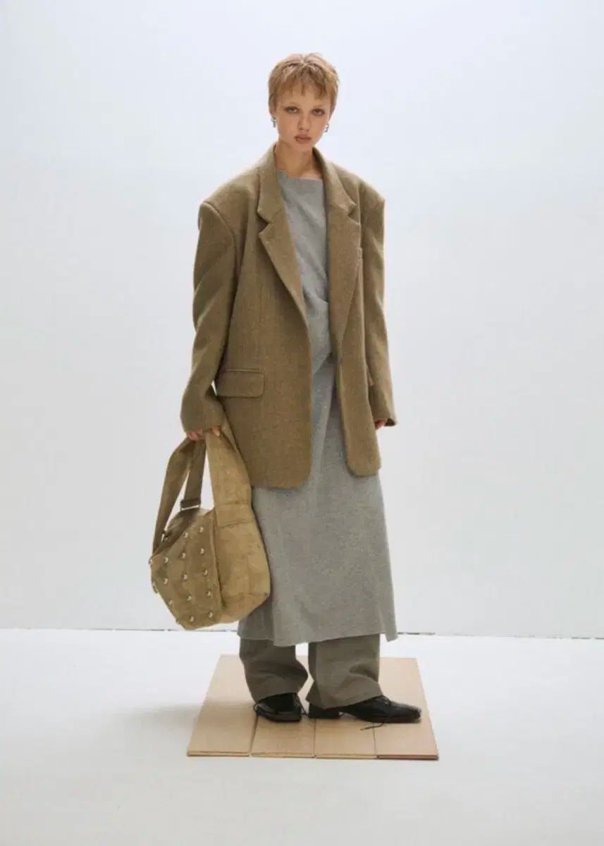  PLZPROJECT プリーズプロジェクト スタッズ スウェード メッセンジャーバッグ サンド メッセンジャーバッグ ショルダーバッグ