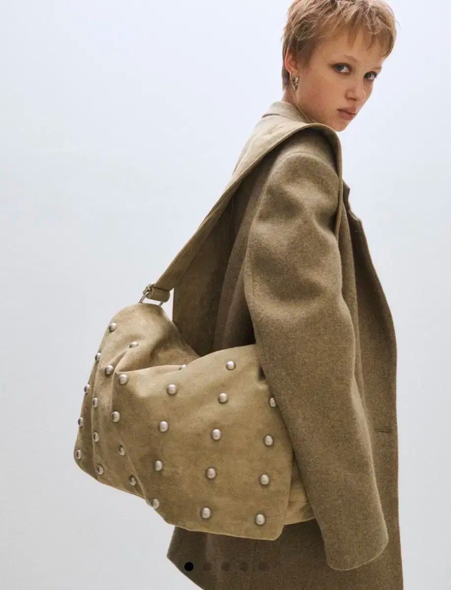 PLZPROJECT プリーズプロジェクト スタッズ スウェード メッセンジャーバッグ サンド