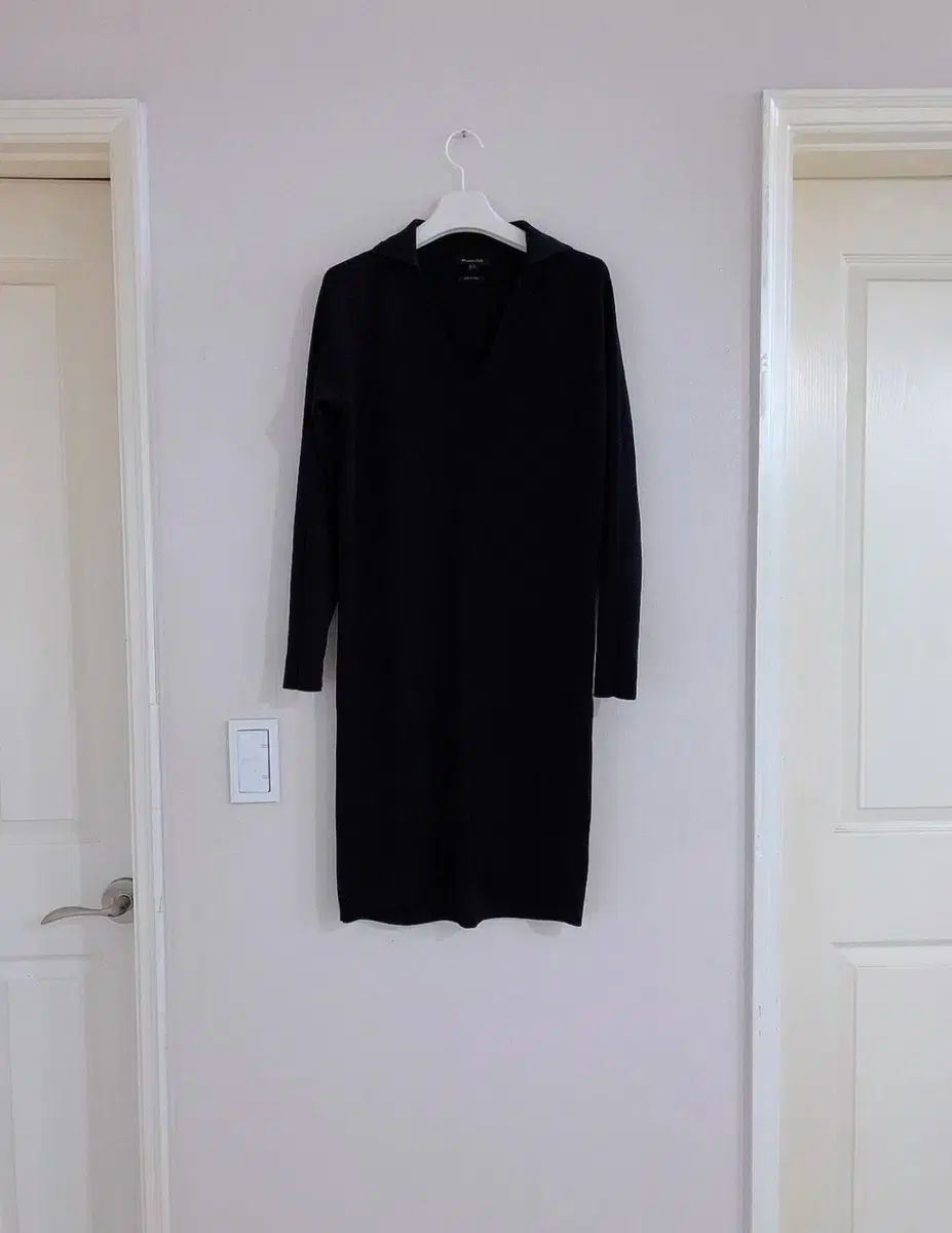 マッシモ ドゥッティ_ ブラック ミディ Vネック ニット ONE PIECE