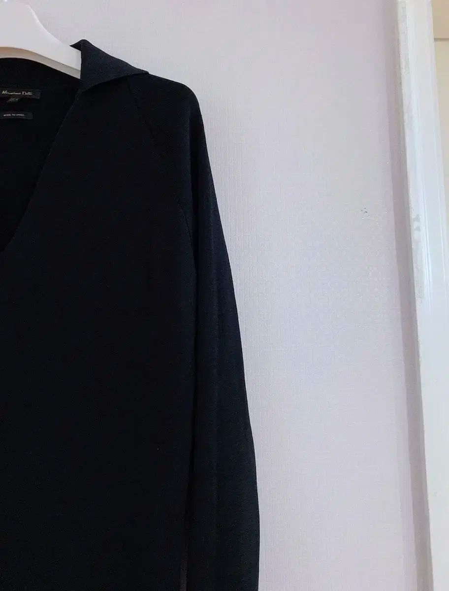 マッシモ ドゥッティ_ ブラック ミディ Vネック ニット ONE PIECE