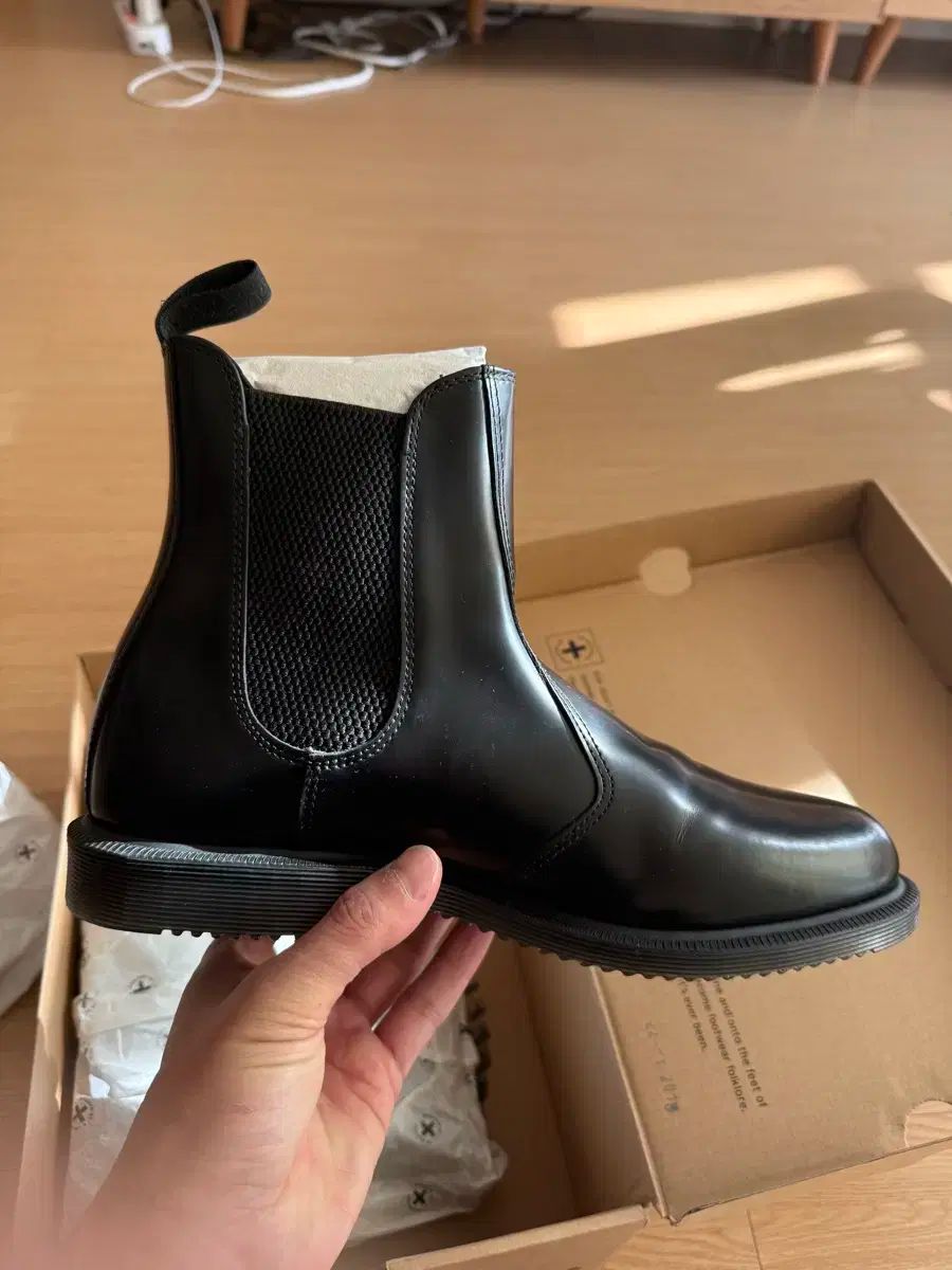 DR. MARTENS ドクターマーチン フローラ チェルシーブーツ 14649001 270