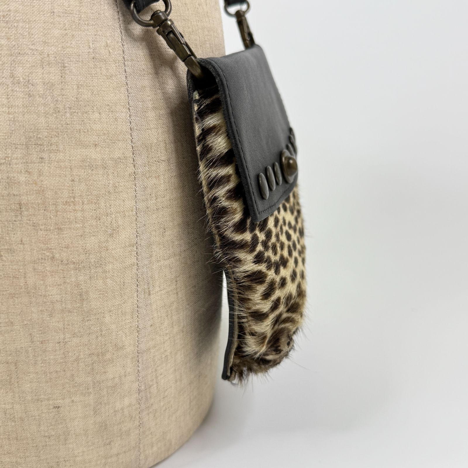 vintage】ハラコ レザー ショルダーバッグ スタッズ - メルカリ