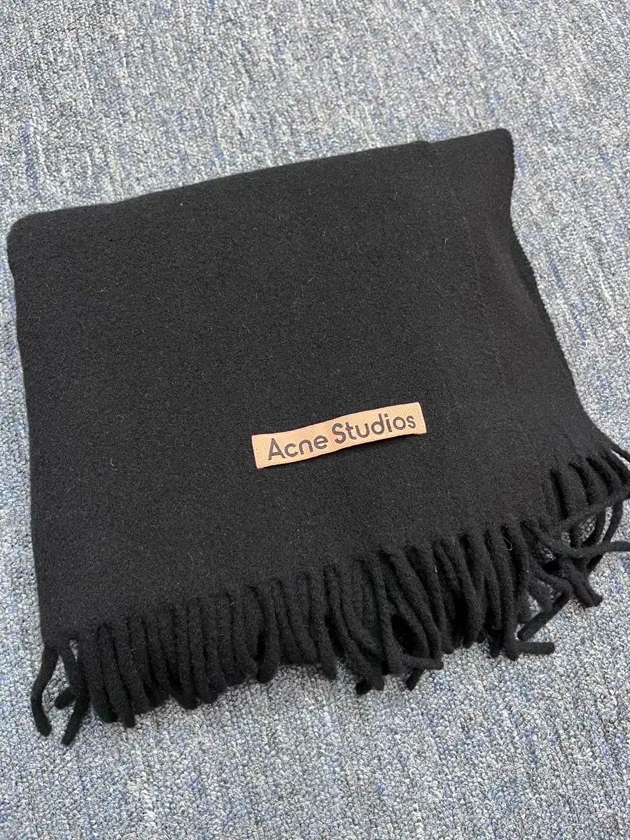 Acne Studios アクネストゥディオズ ブラック ウール マフラー セール