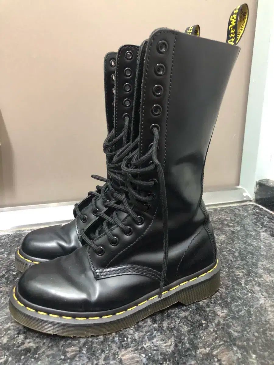 230 DR. MARTENS ドクターマーチン 14ホール UK 3