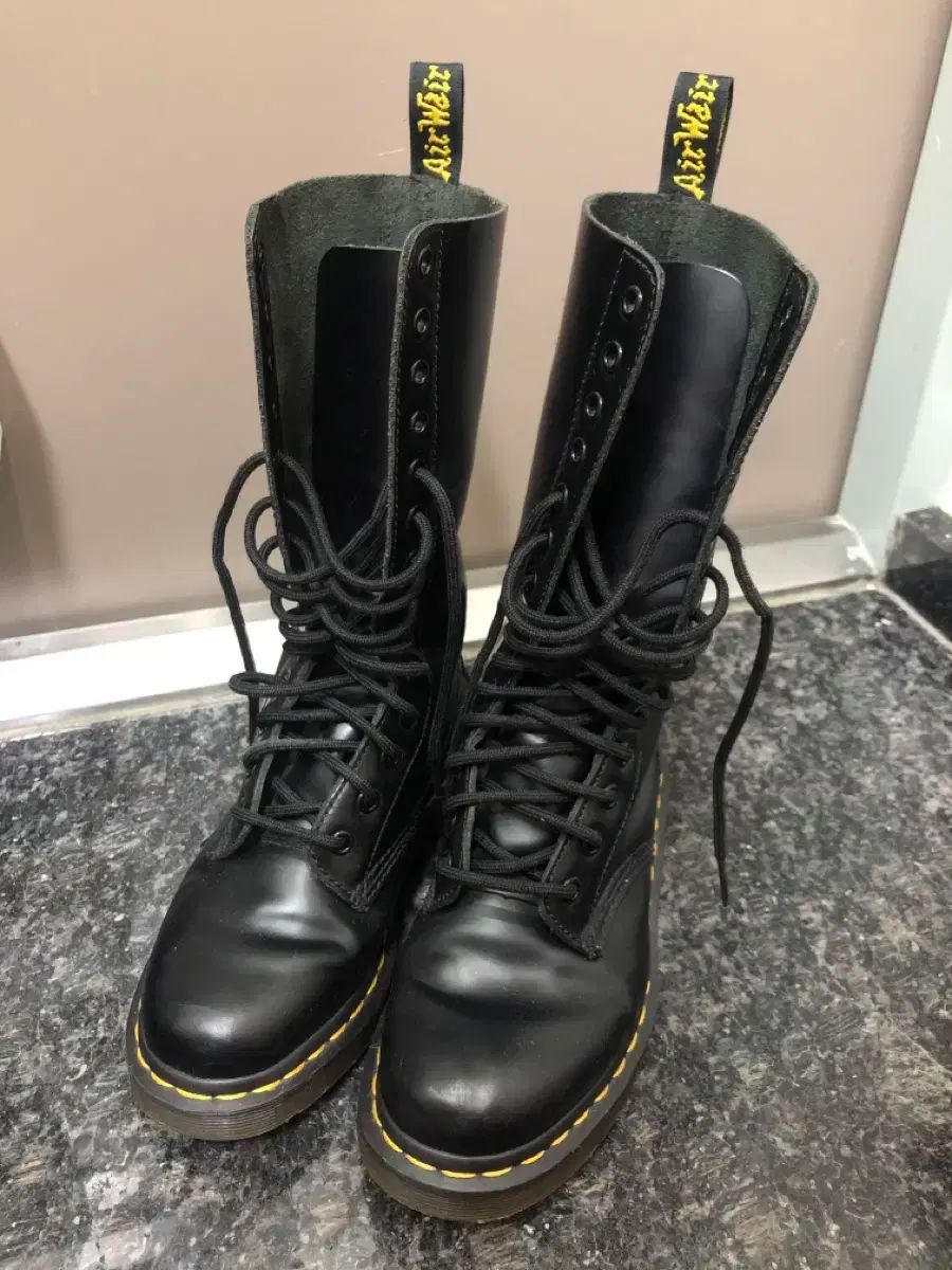 230 DR. MARTENS ドクターマーチン 14ホール UK 3