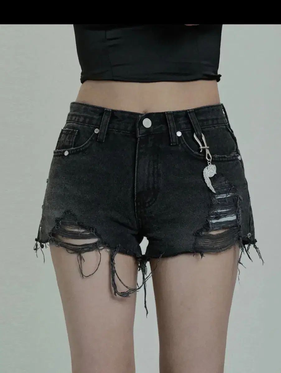 エトオソメ キーホルダー リーベット ダメージ ショートパンツ