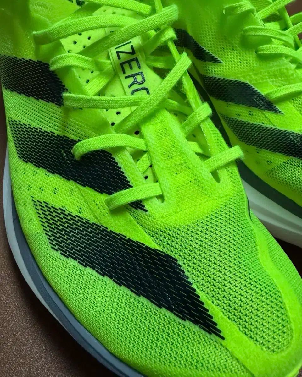 アディゼロ アディオス